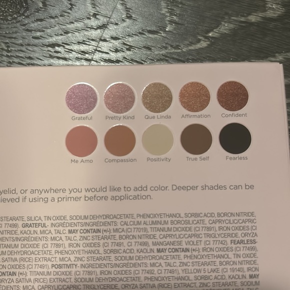 DOMINIQUE COSMETICS The Essential Palette - Picture 3 of 4